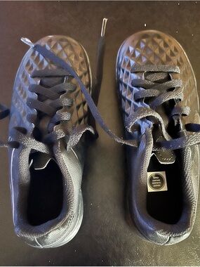 Nike Kids Black Textured Triangle-Pattern Sneakers